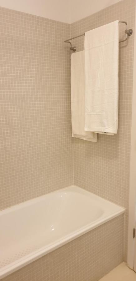 Ferienwohnung 5Min Walk From Subway Station & Free Parking Lissabon Exterior foto