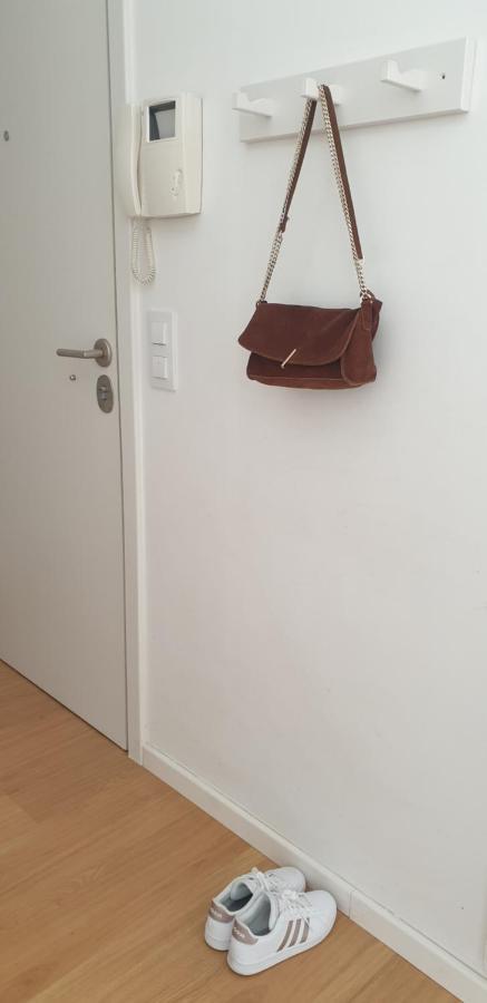 Ferienwohnung 5Min Walk From Subway Station & Free Parking Lissabon Exterior foto